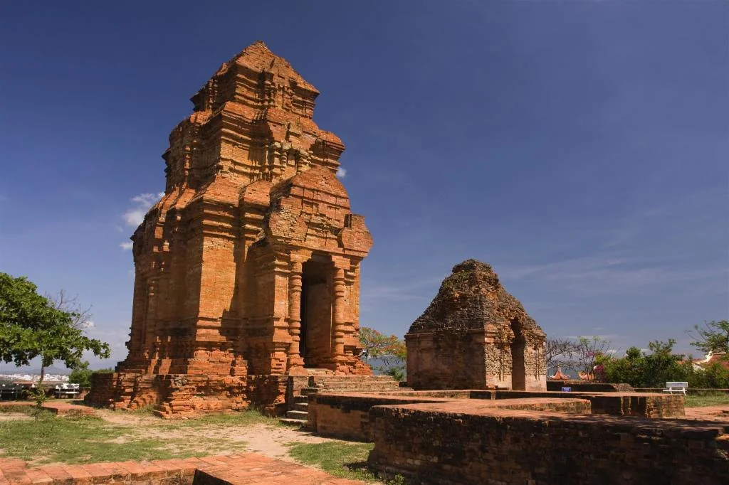 Blue Fingers KHouse Phan Thiet 호텔 상세 정보 및 리뷰 Ponashu Tower - 4.08 km from property